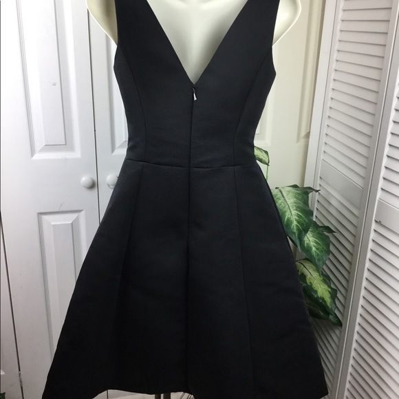 #29 KATE SPADE BLACK V-BACK STRUCTURED DRESS - Picture 8 of 9